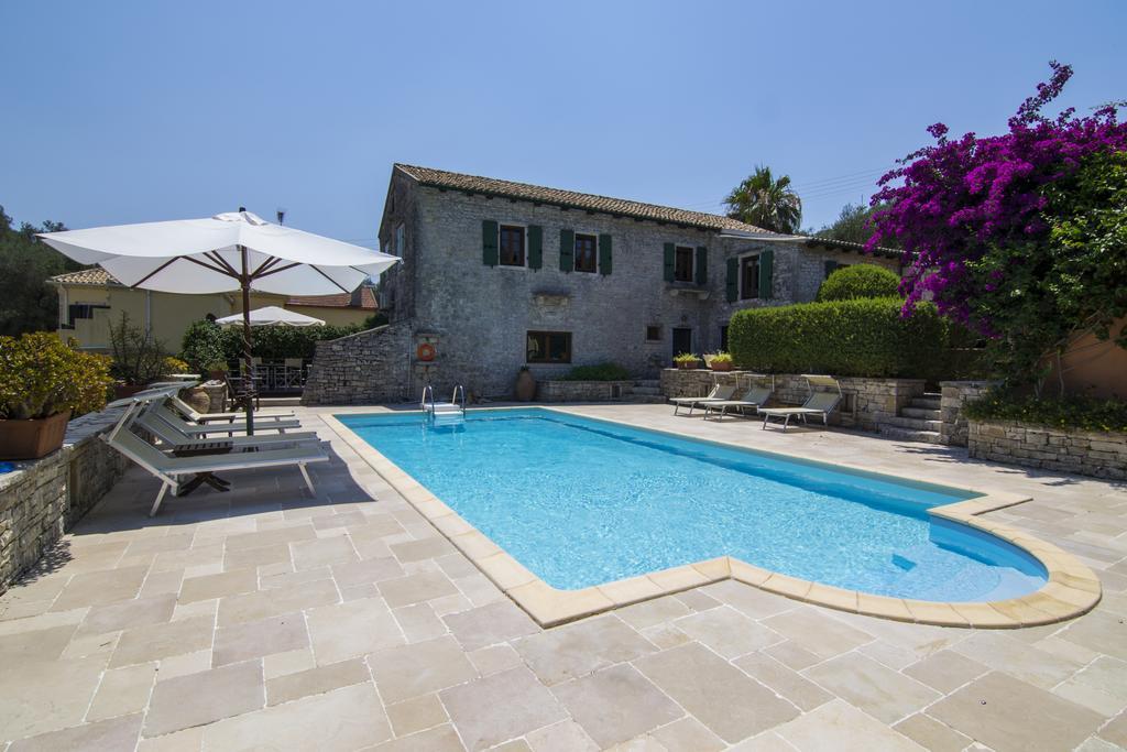 Kiparissi Villa Kourtaiika Exteriör bild