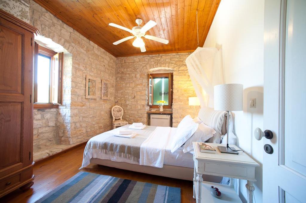Kiparissi Villa Kourtaiika Exteriör bild