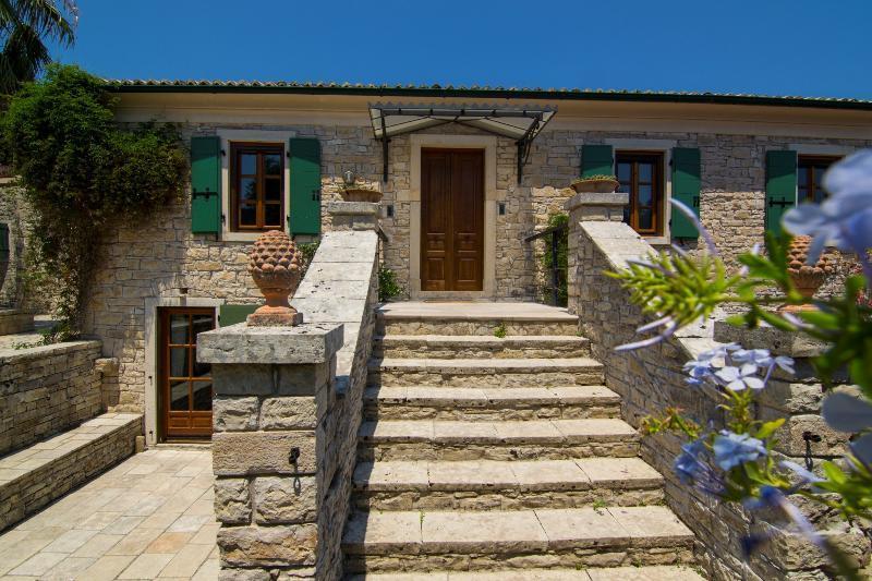 Kiparissi Villa Kourtaiika Exteriör bild