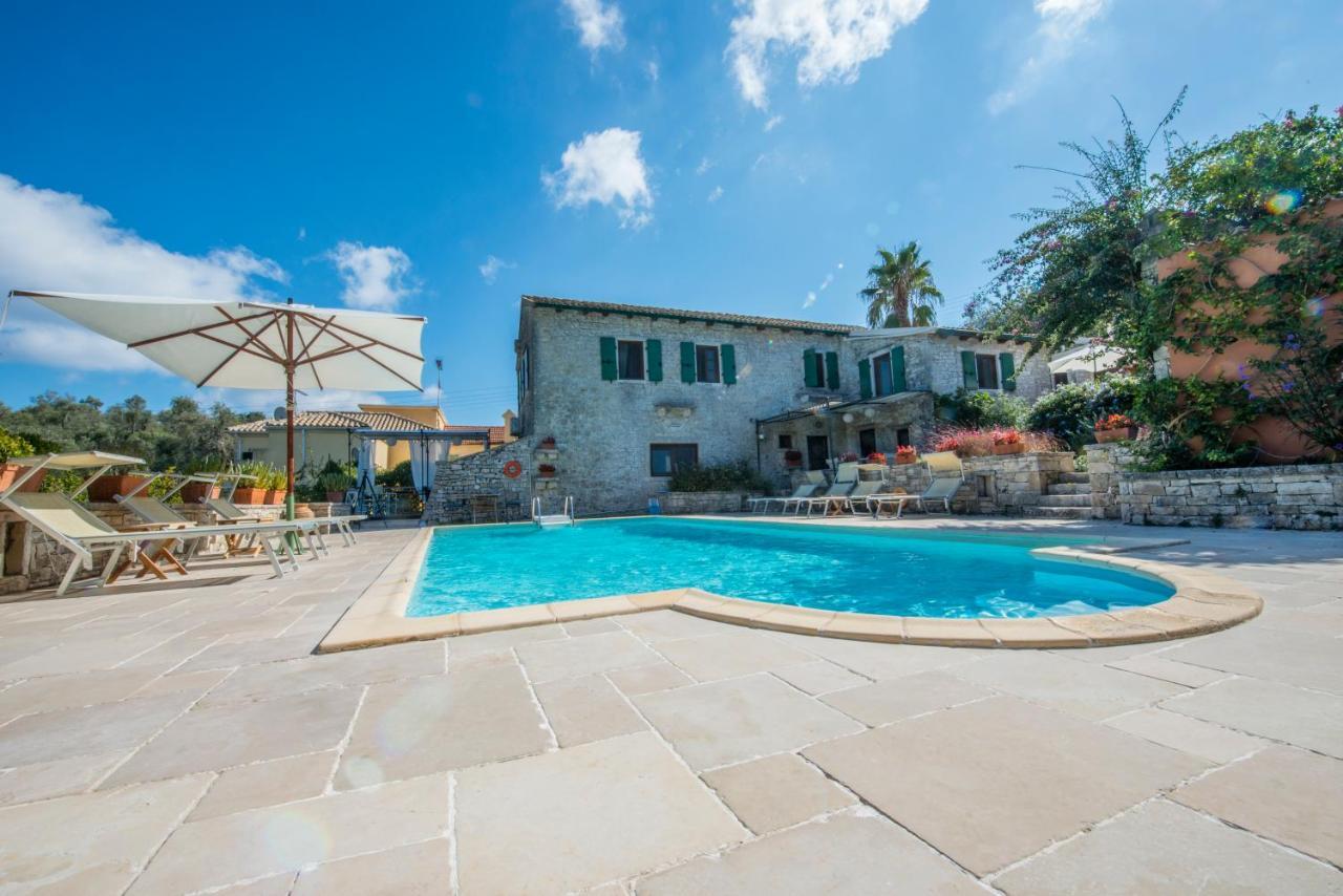 Kiparissi Villa Kourtaiika Exteriör bild